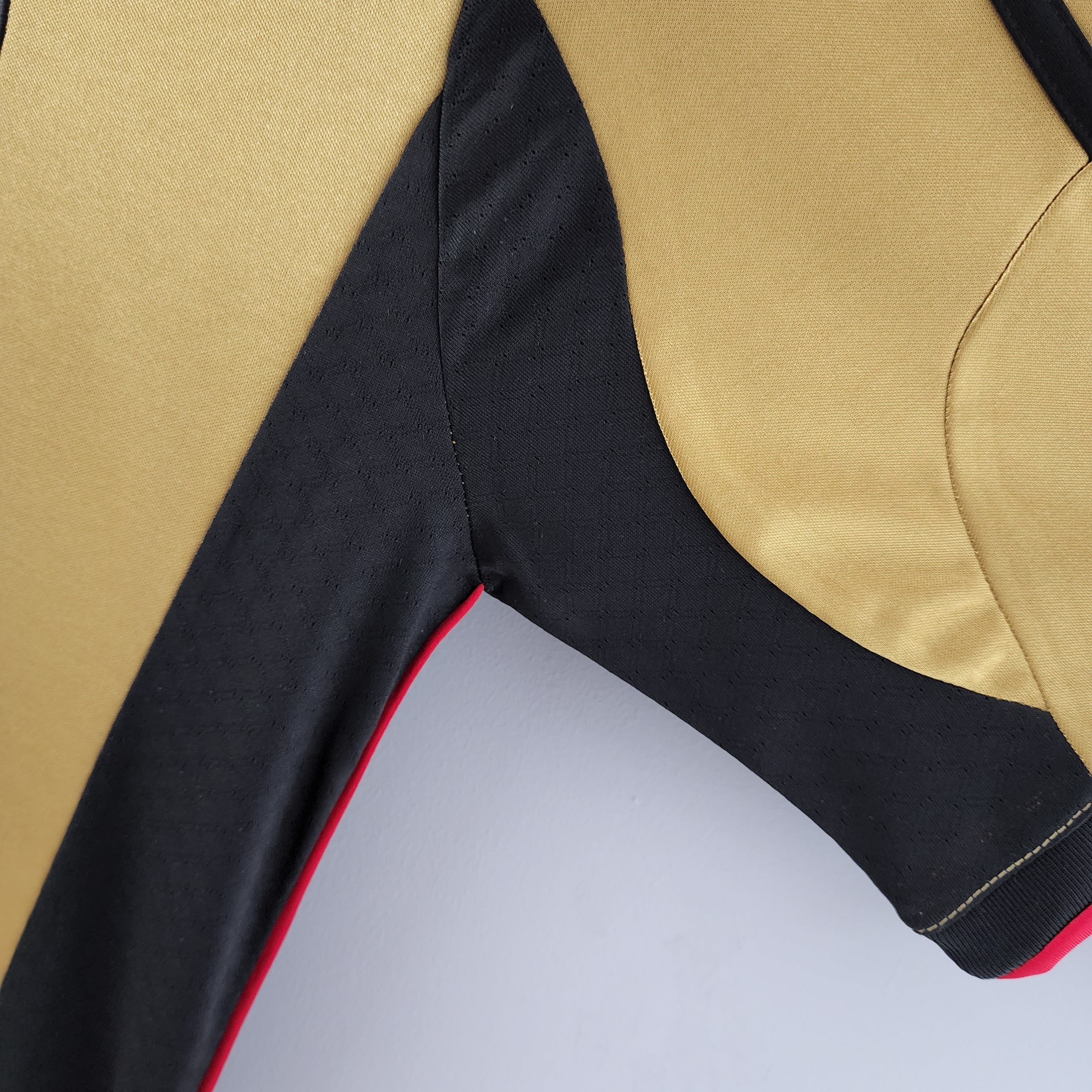 AC Milan Kit Dourado 2013/14 Retro