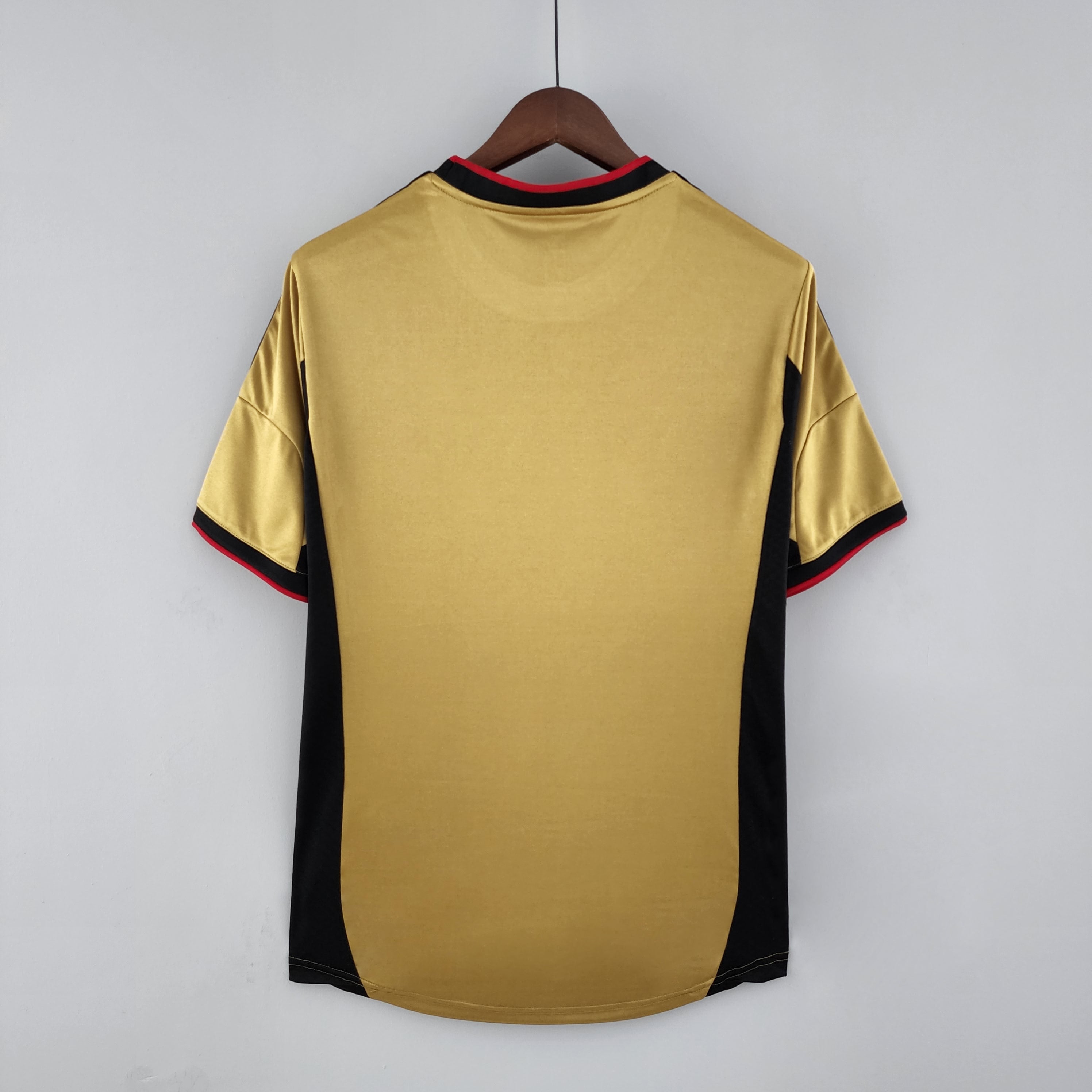 AC Milan Kit Dourado 2013/14 Retro