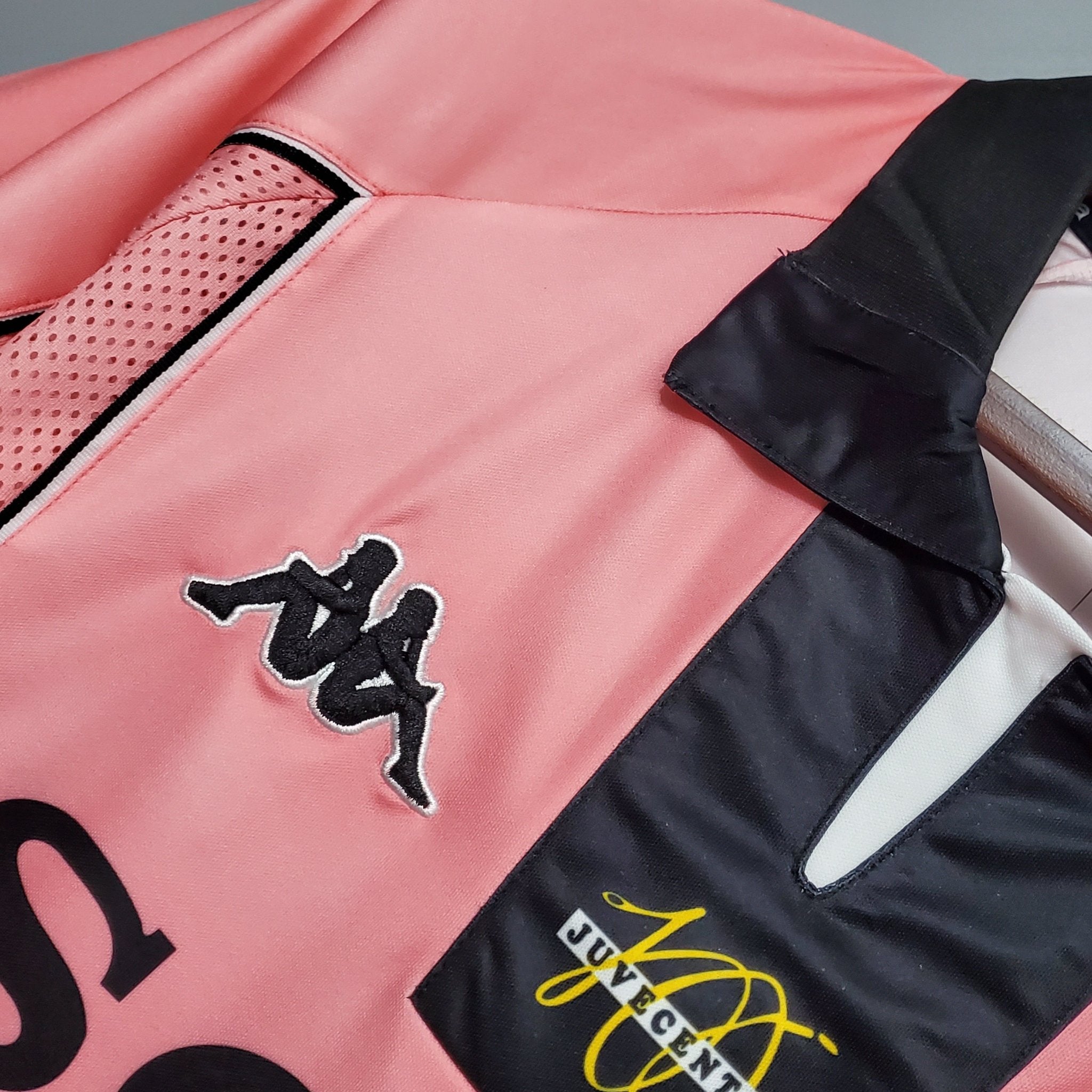 Juventus Retro Away Pink Jersey 1997-1998