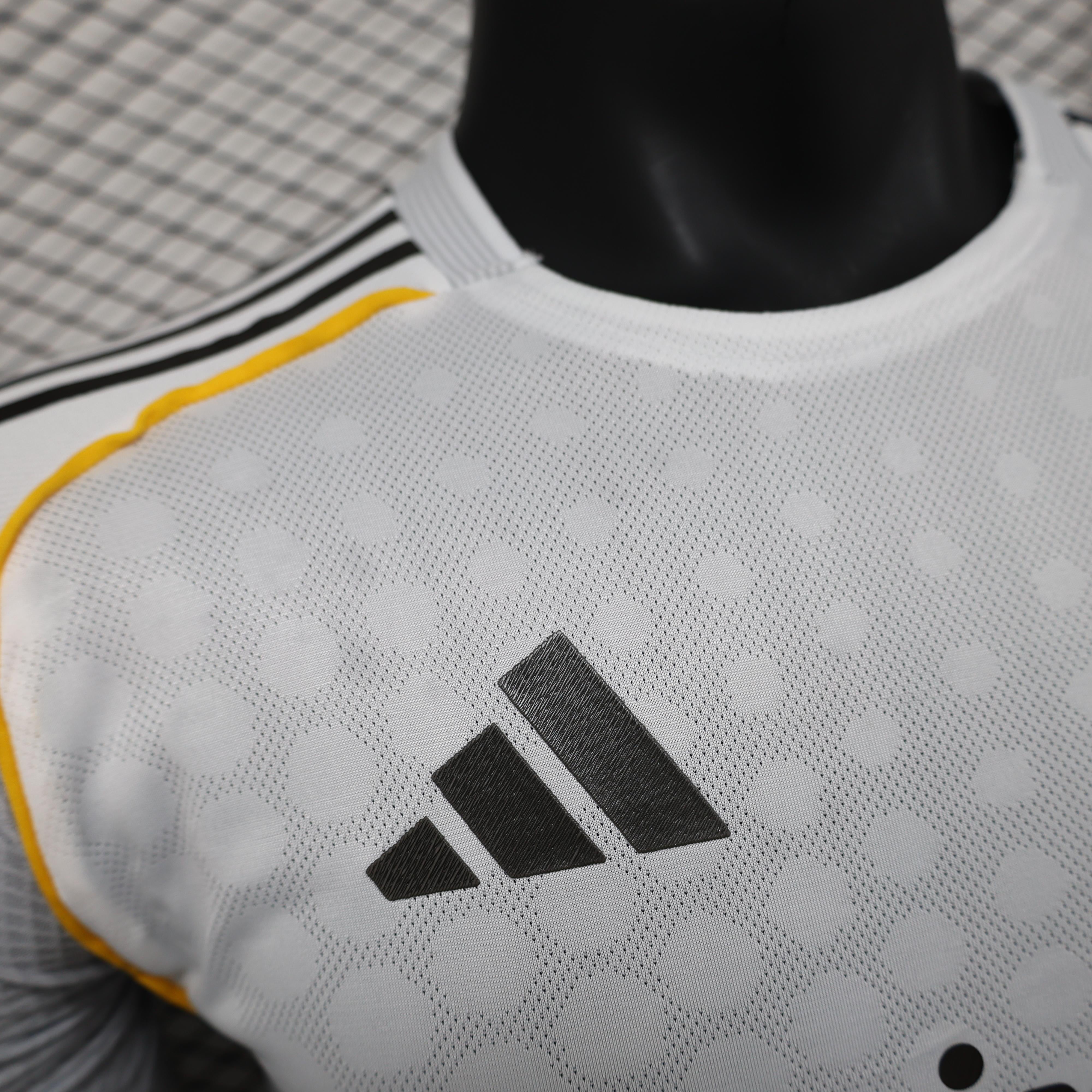 Real Madrid 2025-2026 Heim-Kit