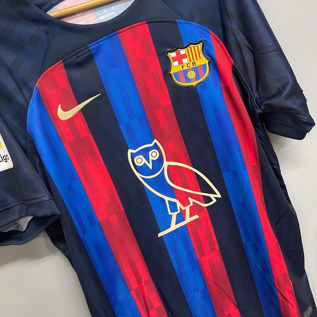 Equipación local Barcelona x OVO 22/23