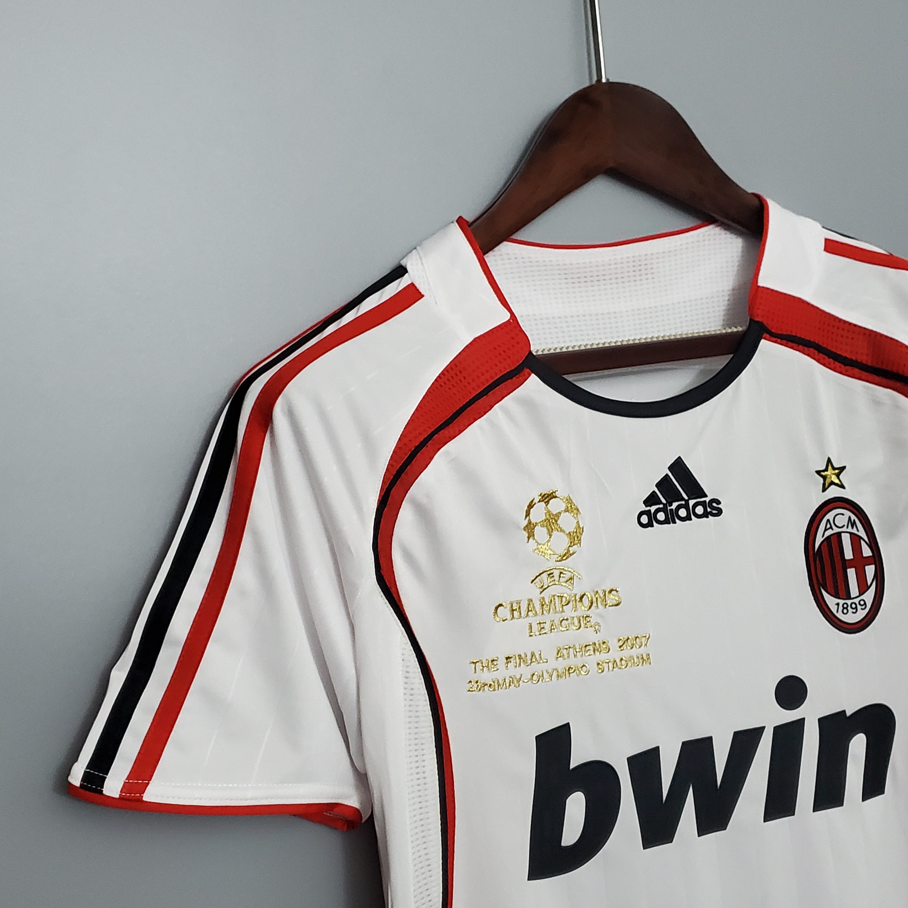 AC Milan uit retro tenue 2006-2007