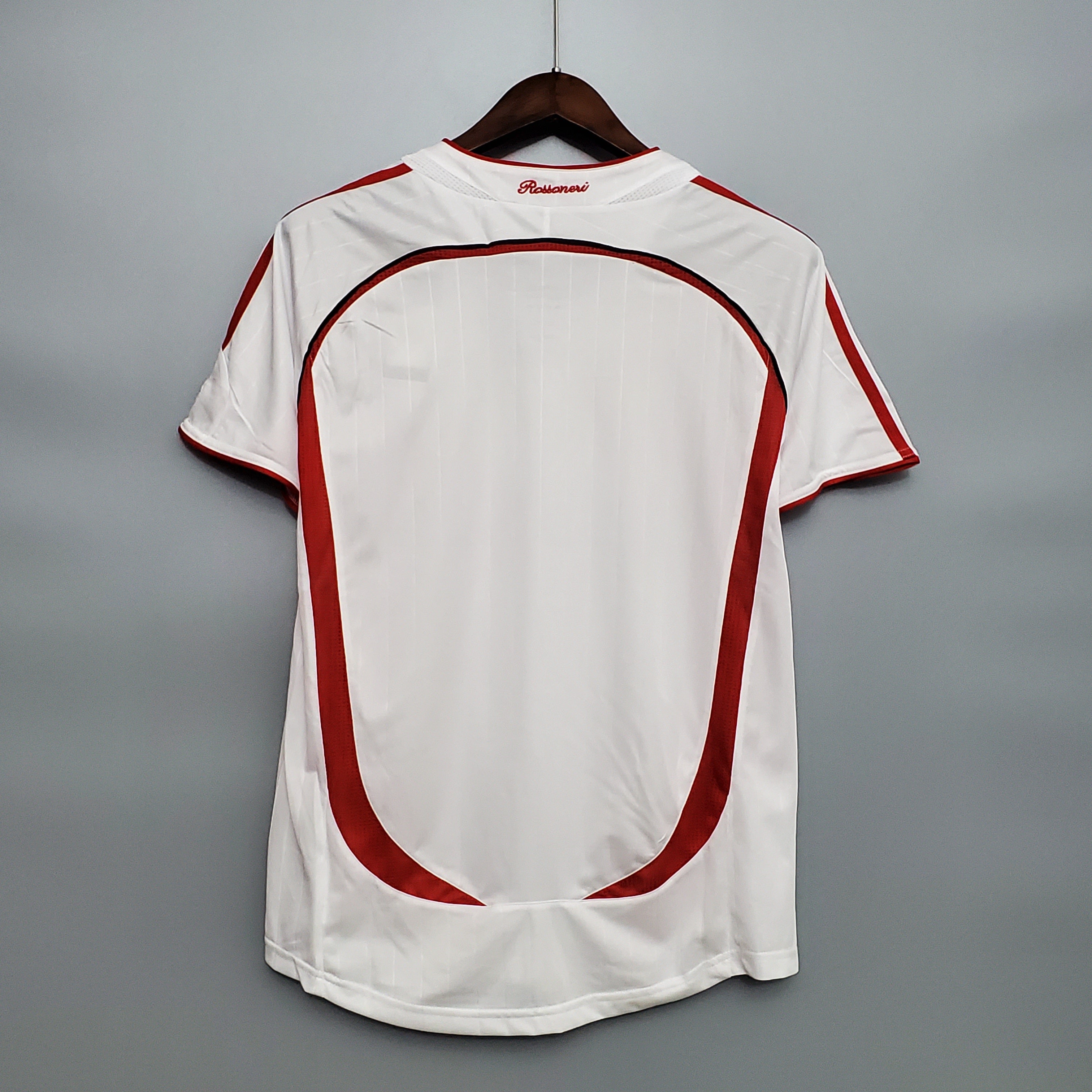 AC Milan uit retro tenue 2006-2007