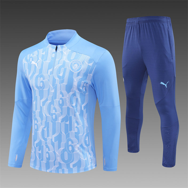 Manchester City met het Blauwe Trainingspak 2024/2025