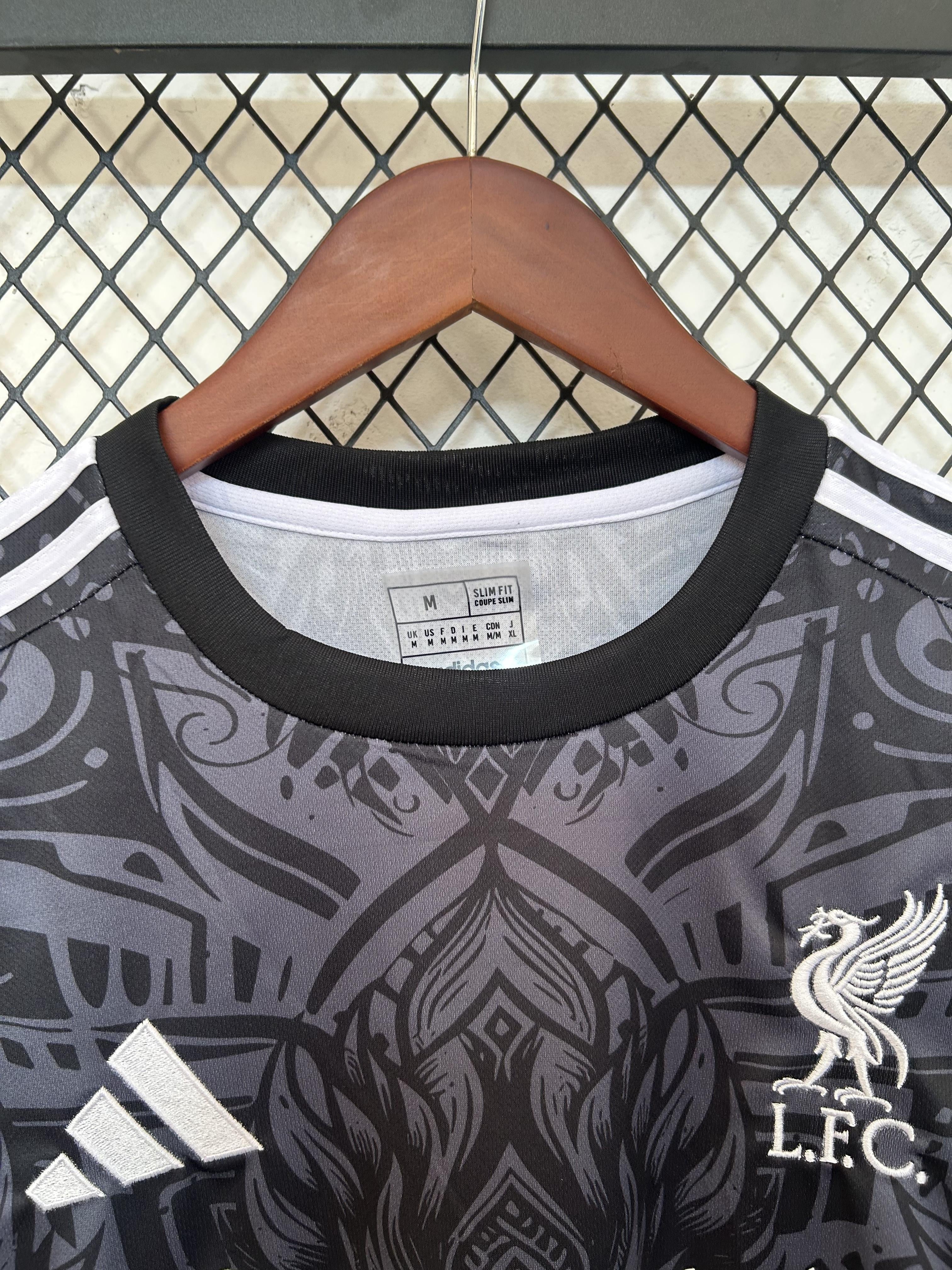 Liverpool Kit Especial Águia Roxa Fénix