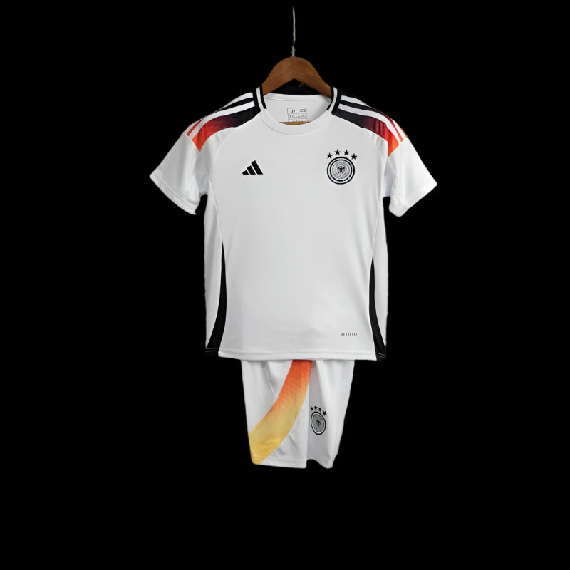 Equipamento principal infantil da Alemanha 2024