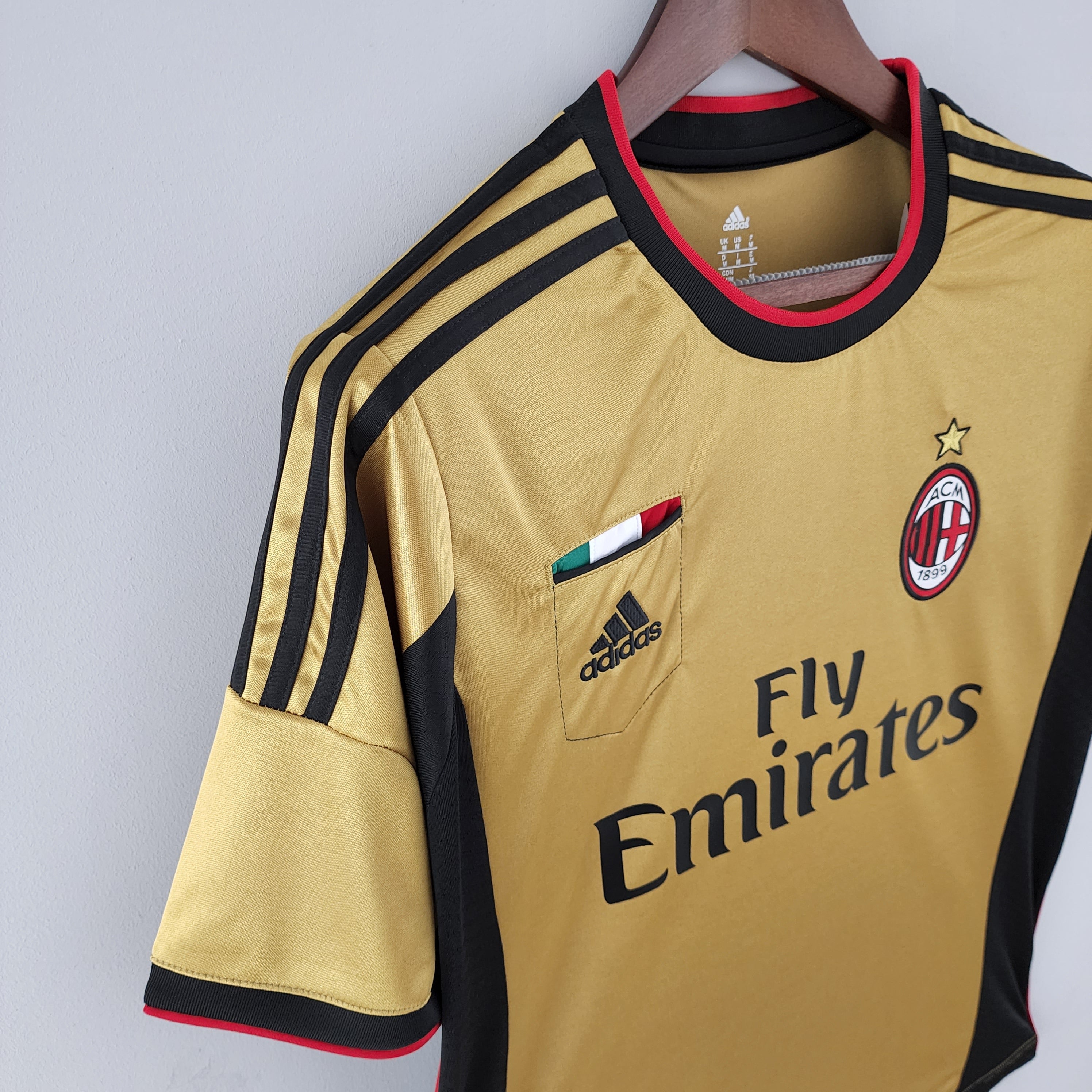 AC Milan Kit Dourado 2013/14 Retro
