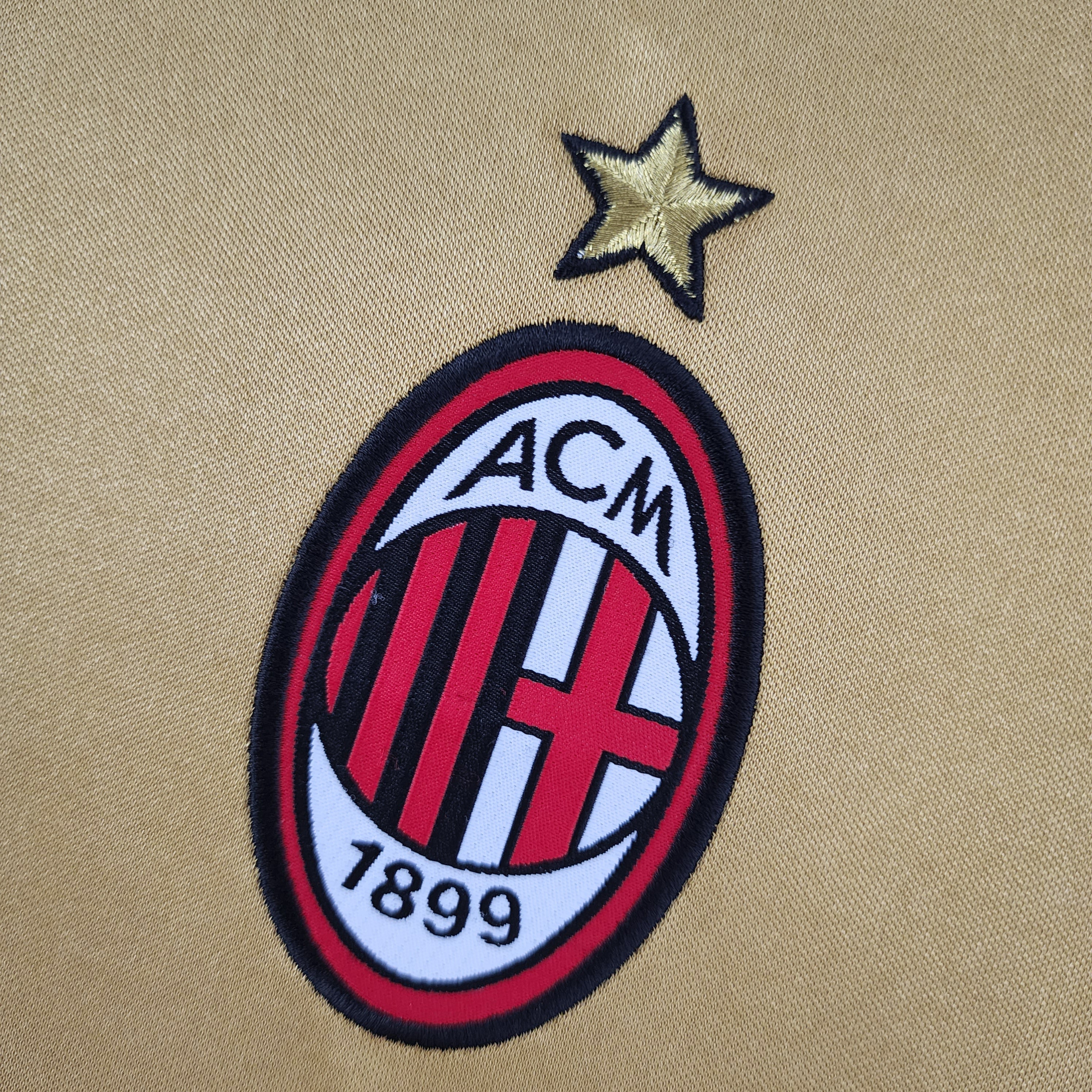 AC Milan Kit Dourado 2013/14 Retro