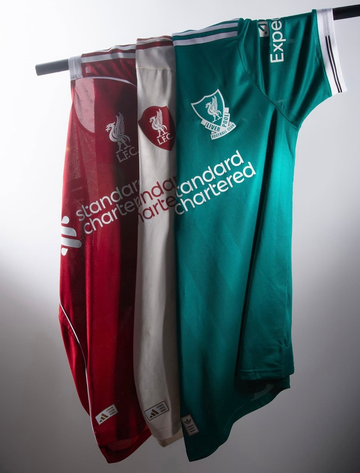 Camisola Edição Especial Três em Um Liverpool 2025/2026