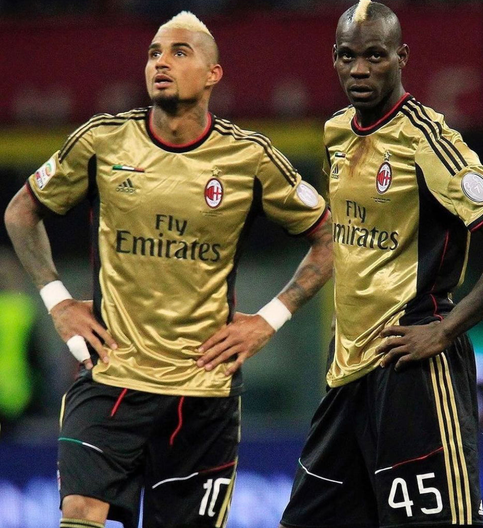 AC Milan Kit Dourado 2013/14 Retro