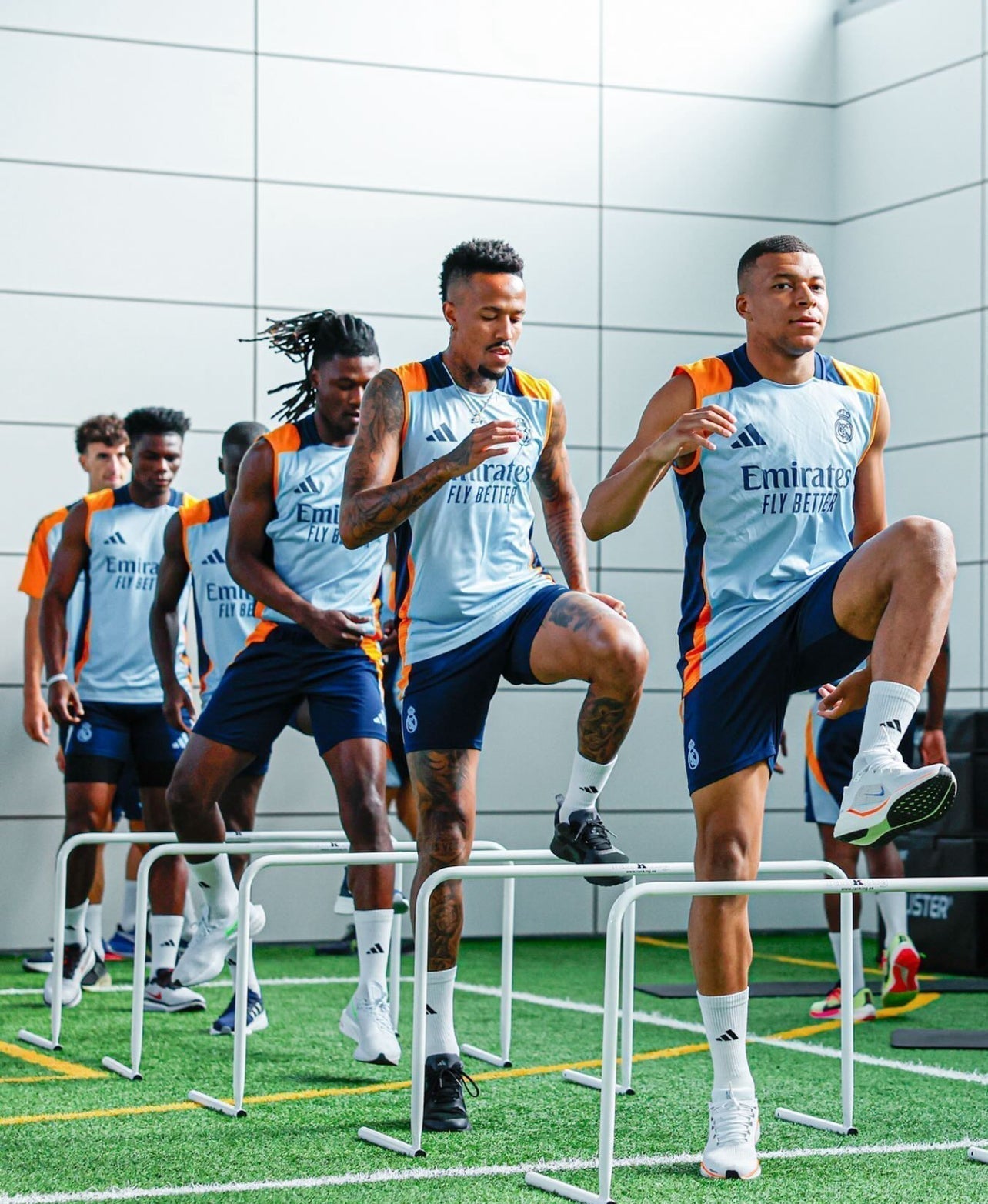 Ensemble d’entraînement sans manches pré-match été 2024/2025 Real Madrid