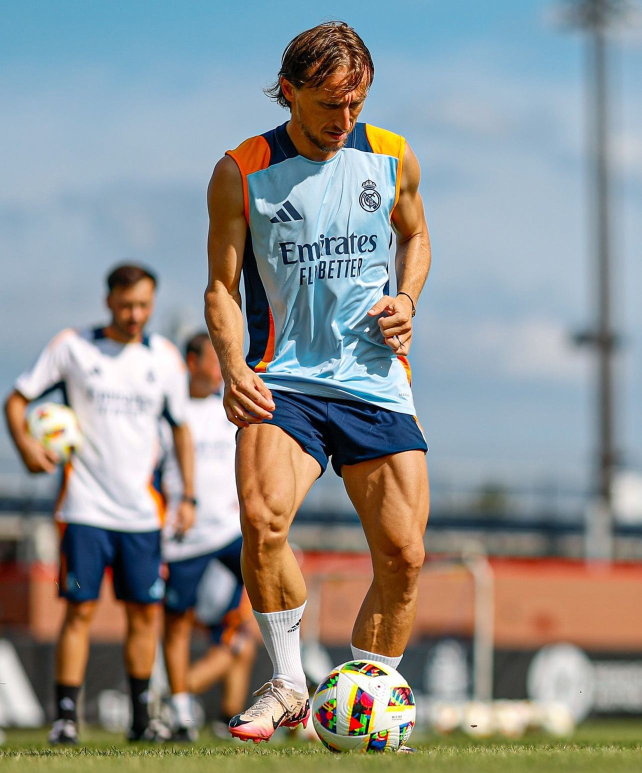 Ensemble d’entraînement sans manches pré-match été 2024/2025 Real Madrid