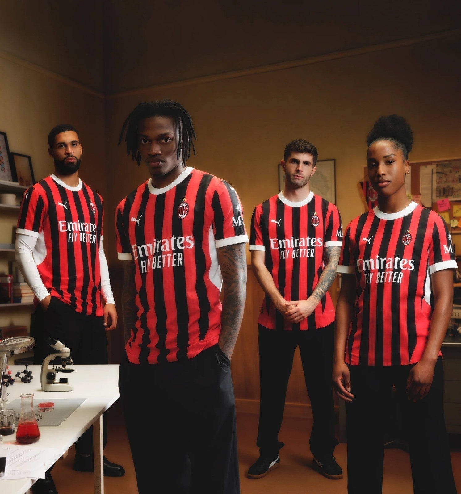 Camisola versão jogador AC Milan principal 2024/25