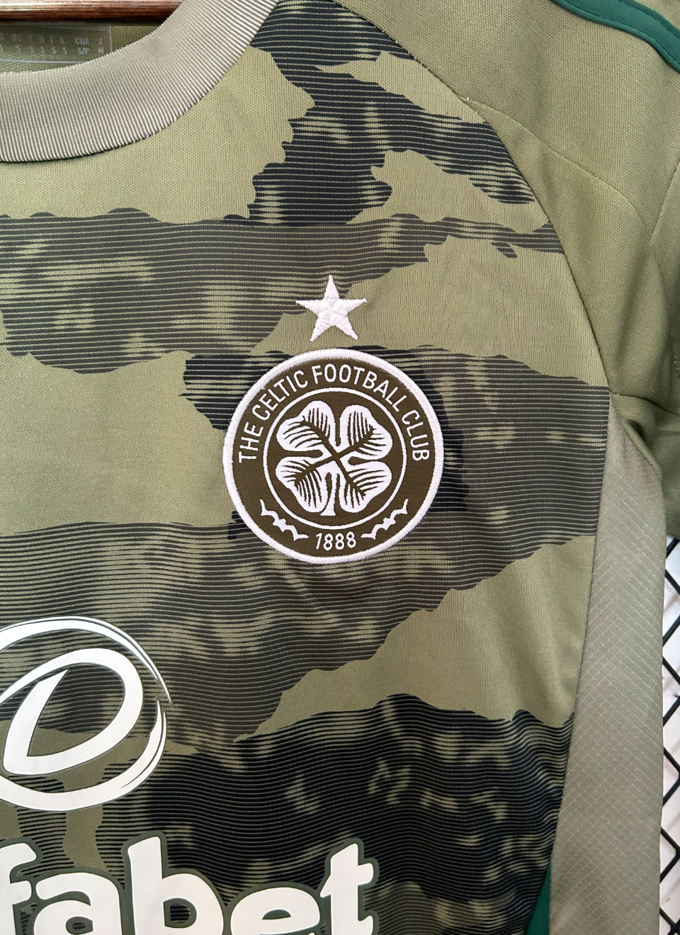 Celtic 2024–2025 Derde tenue Camouflage