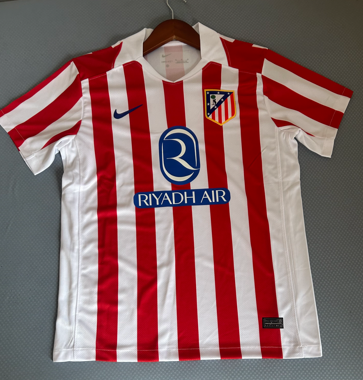 Equipación local Atlético de Madrid 2025-2026