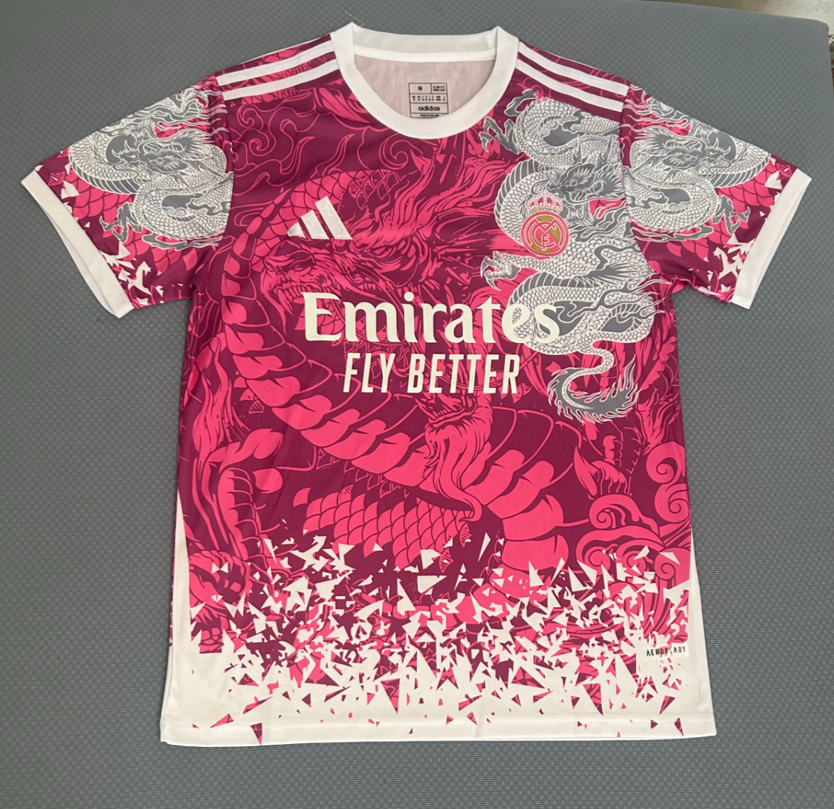 Edición Especial Dragón Rosa Real Madrid 2026
