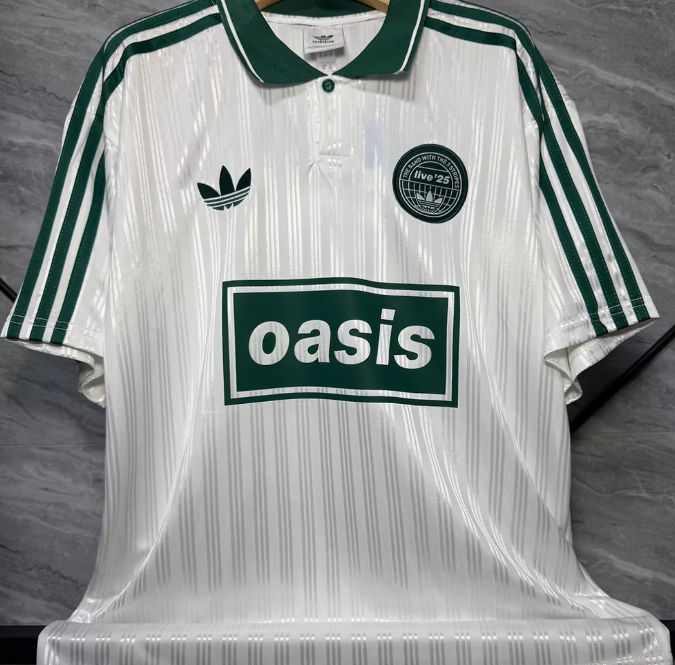 Camisola Oasis x Adidas Verde e Branca