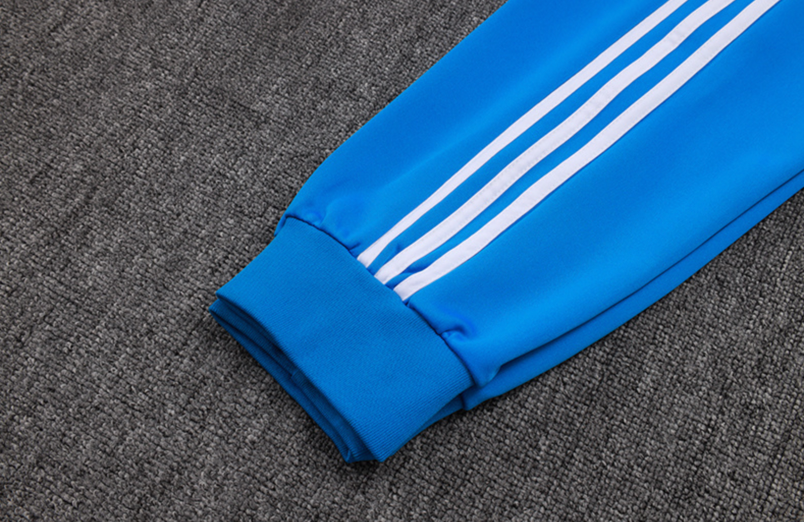 Real Madrid 2025/2026 Weiß-blauer Trainingsanzug