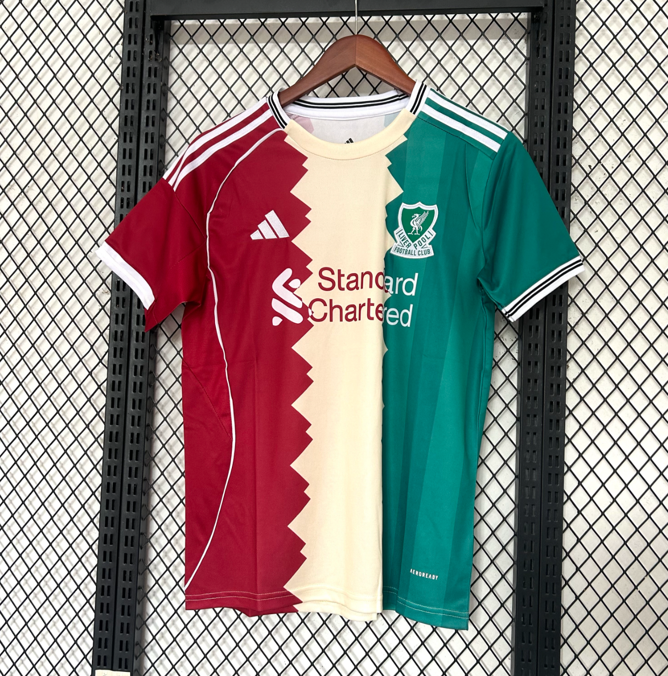 Camisola Edição Especial Três em Um Liverpool 2025/2026