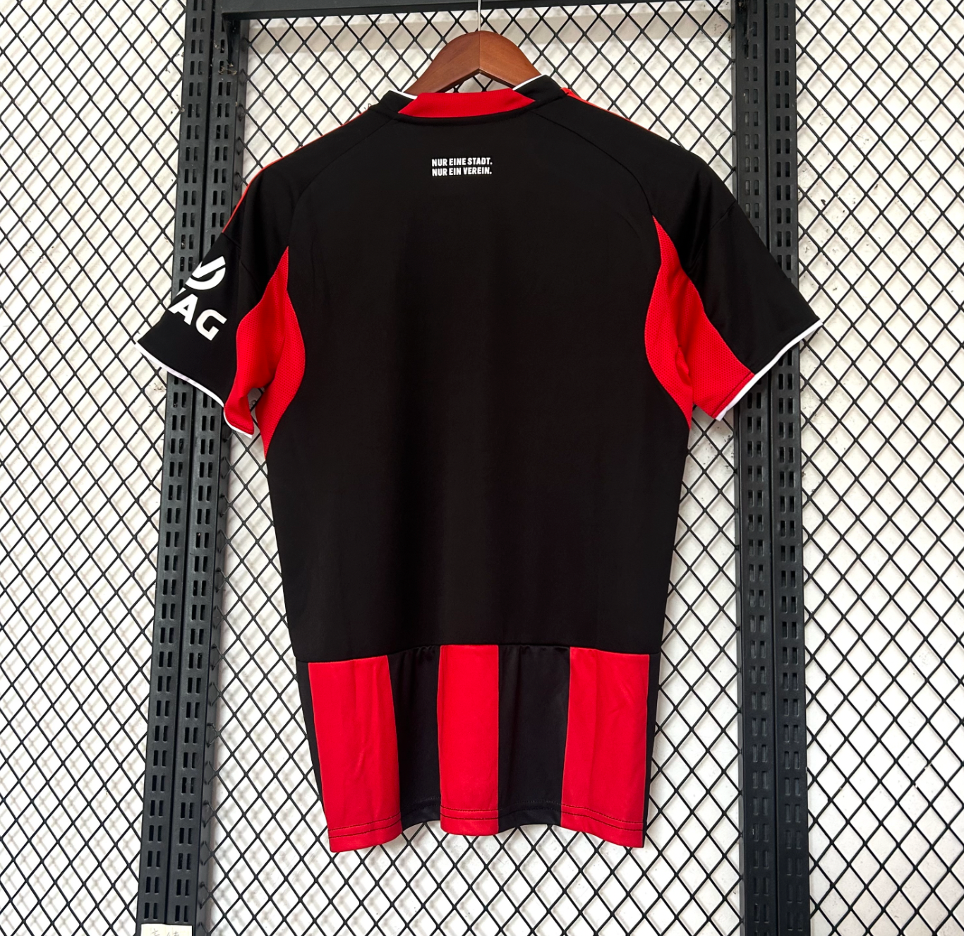 Eintracht Frankfurt 2025/2026 Heimtrikot