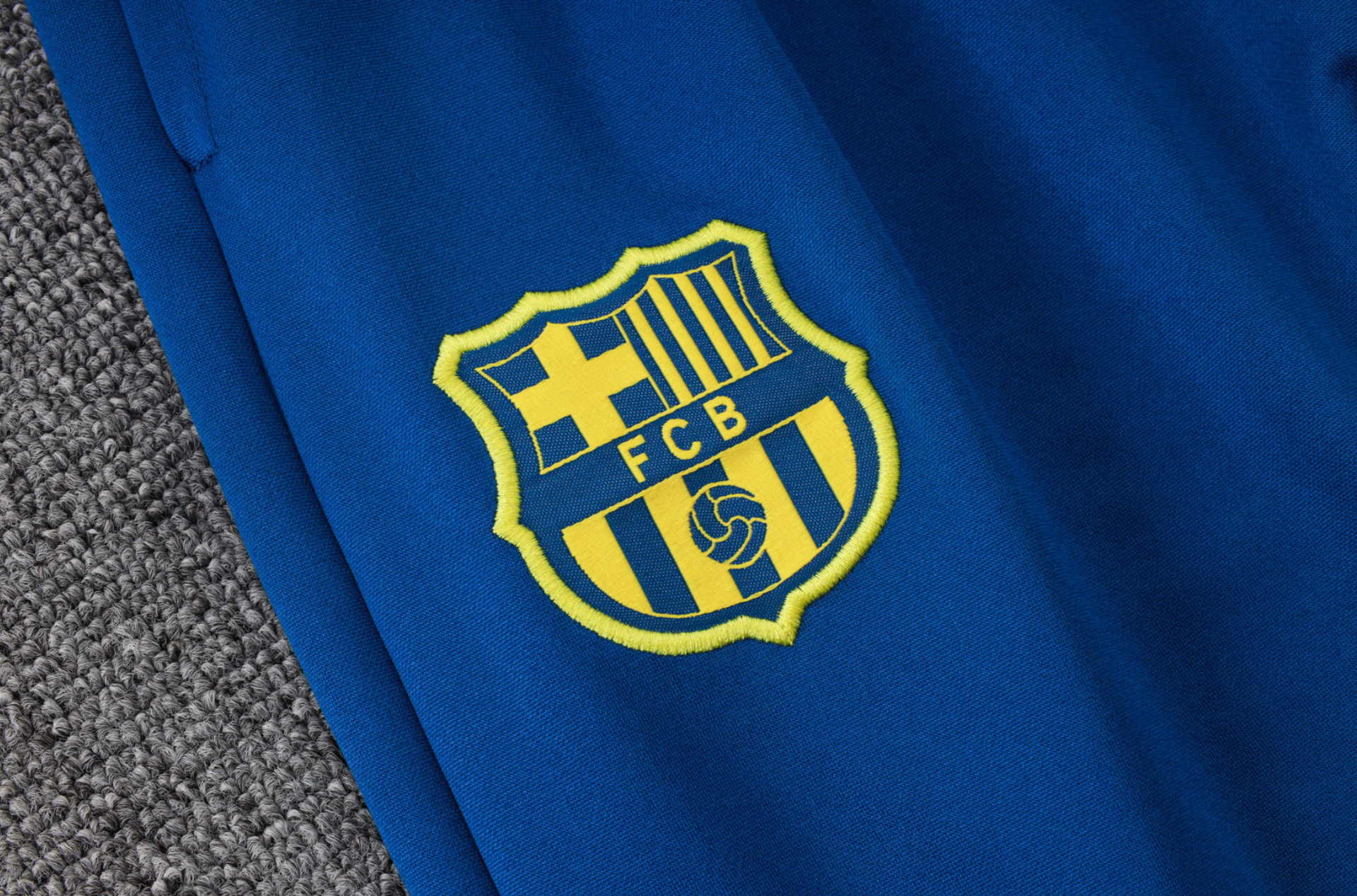 FC Barcelona 2027 Trainingsanzug (El Clásico Edition)