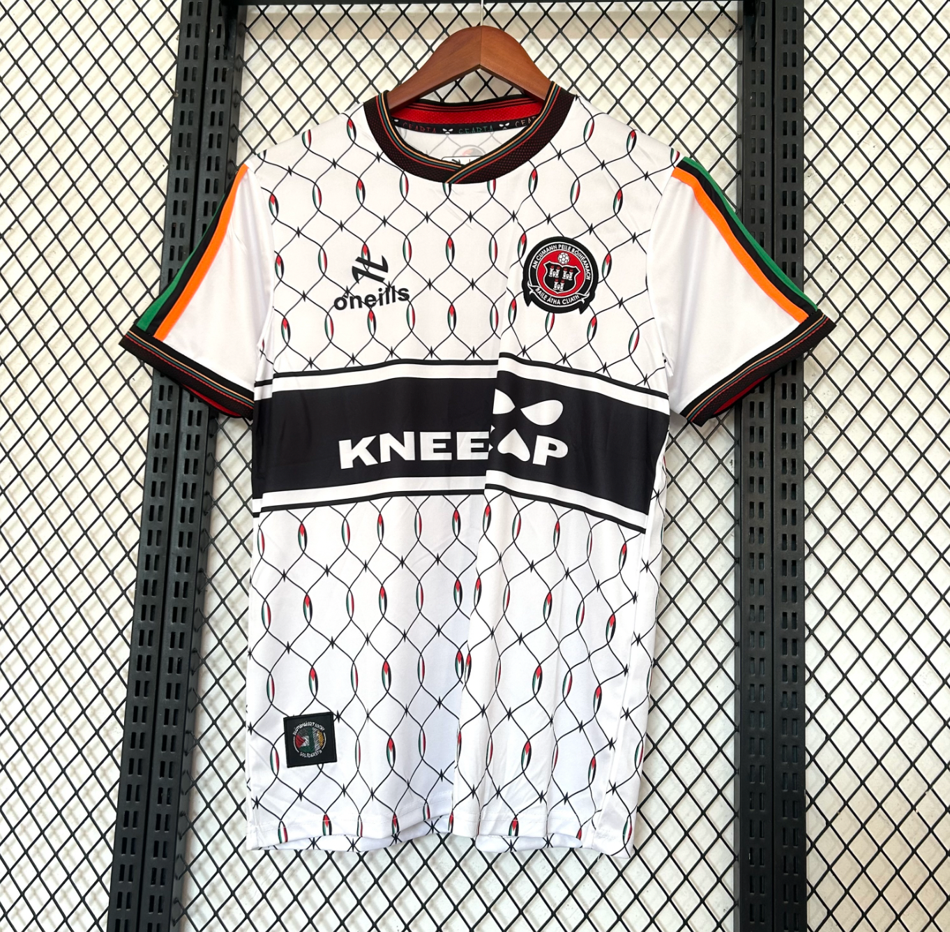 Camisola alternativa Bohemian FC x Kneecap 2026 – Edição Apoio à Palestina
