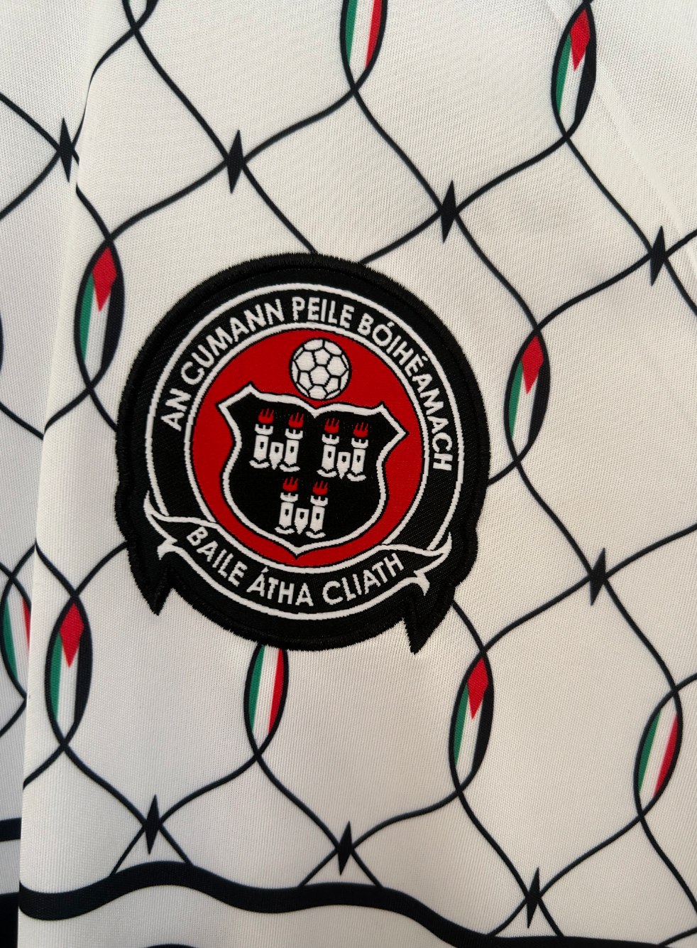 Camisola alternativa Bohemian FC x Kneecap 2026 – Edição Apoio à Palestina