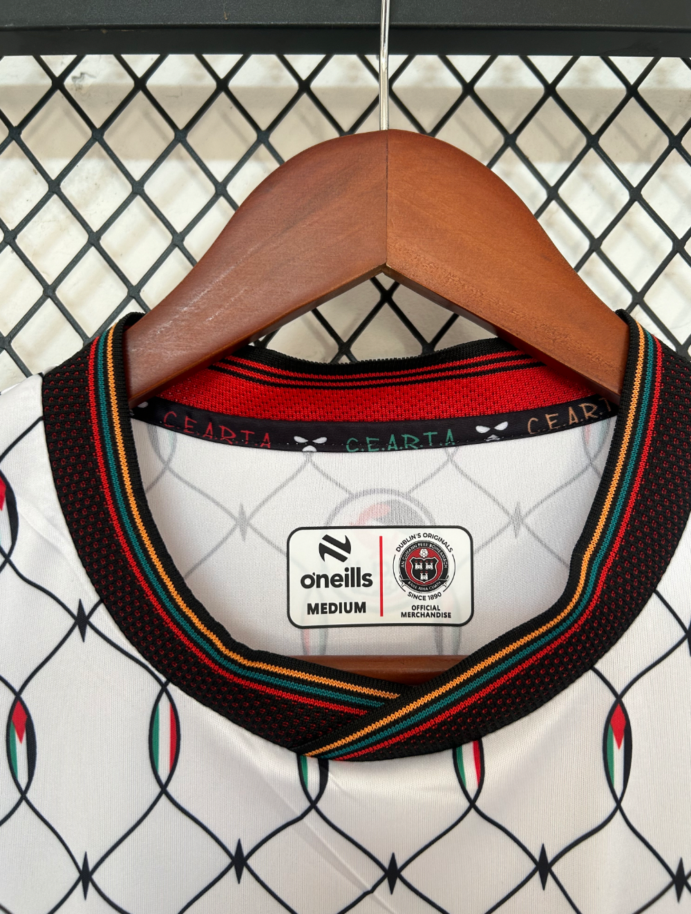 Camisola alternativa Bohemian FC x Kneecap 2026 – Edição Apoio à Palestina