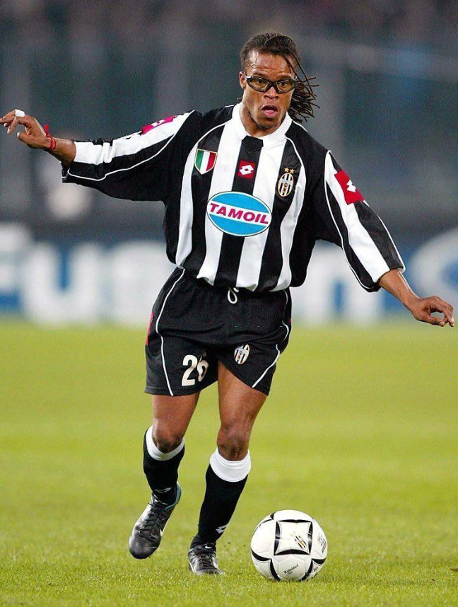 Equipamento Retro Juventus Casa 2002 / 2003