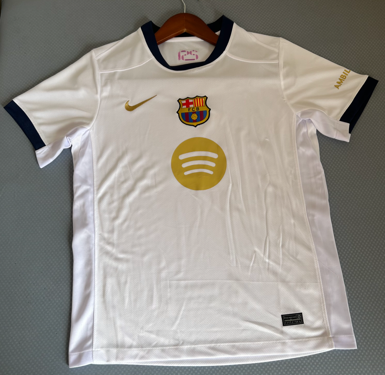 Kit de visitante FC Barcelona 2025-2026
