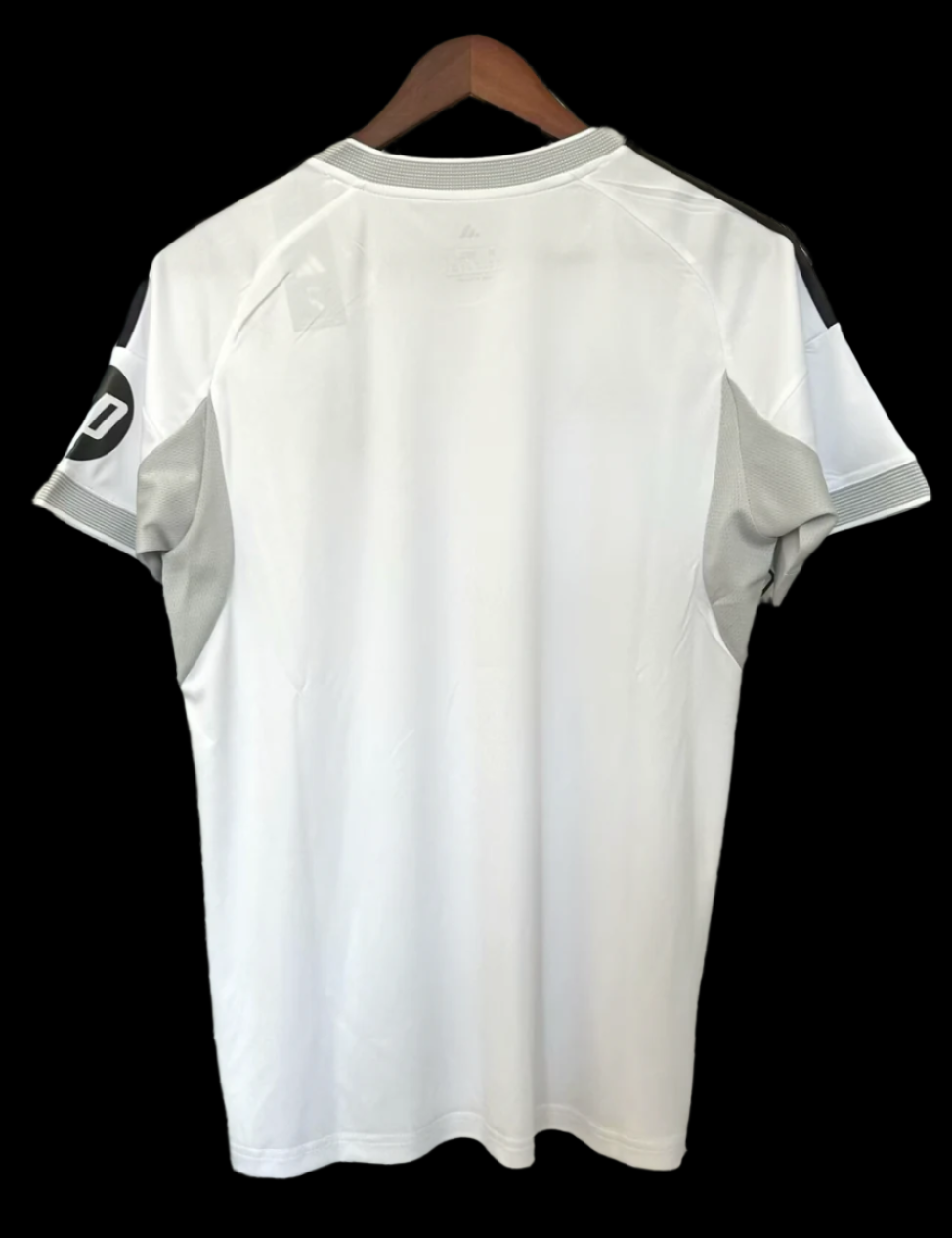 Equipación local Real Madrid 2025-2026