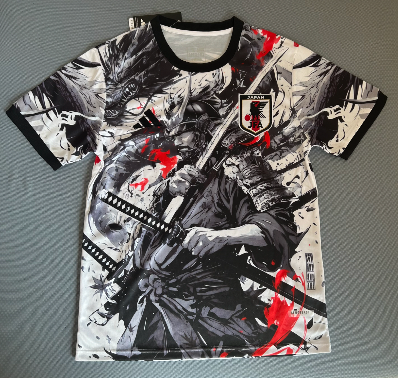Camisola Especial Guerreiro Samurai com Espada Japão