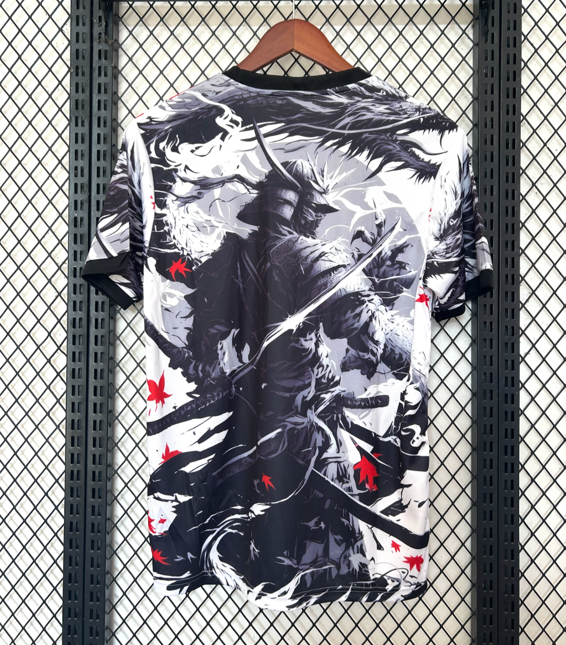 Camisola Especial Guerreiro Samurai com Espada Japão