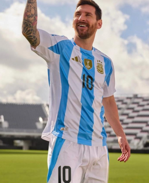 Equipamento Casa Argentina 2024/2025