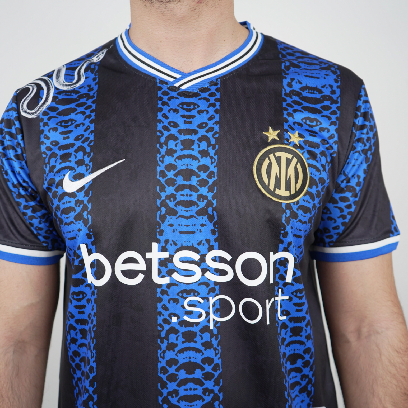 Inter Milão Camisola Cobra 24/25