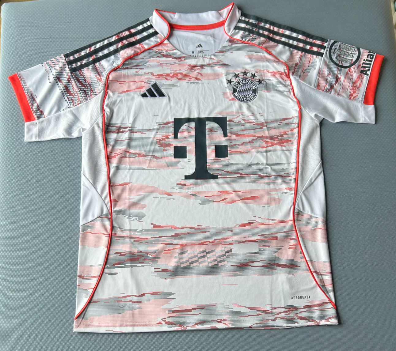 Equipamento exterior do Bayern Munique 2025/2026