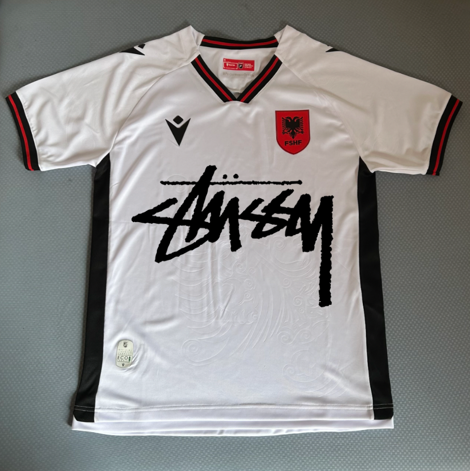 Camisola Edição Especial Albânia X Stussy