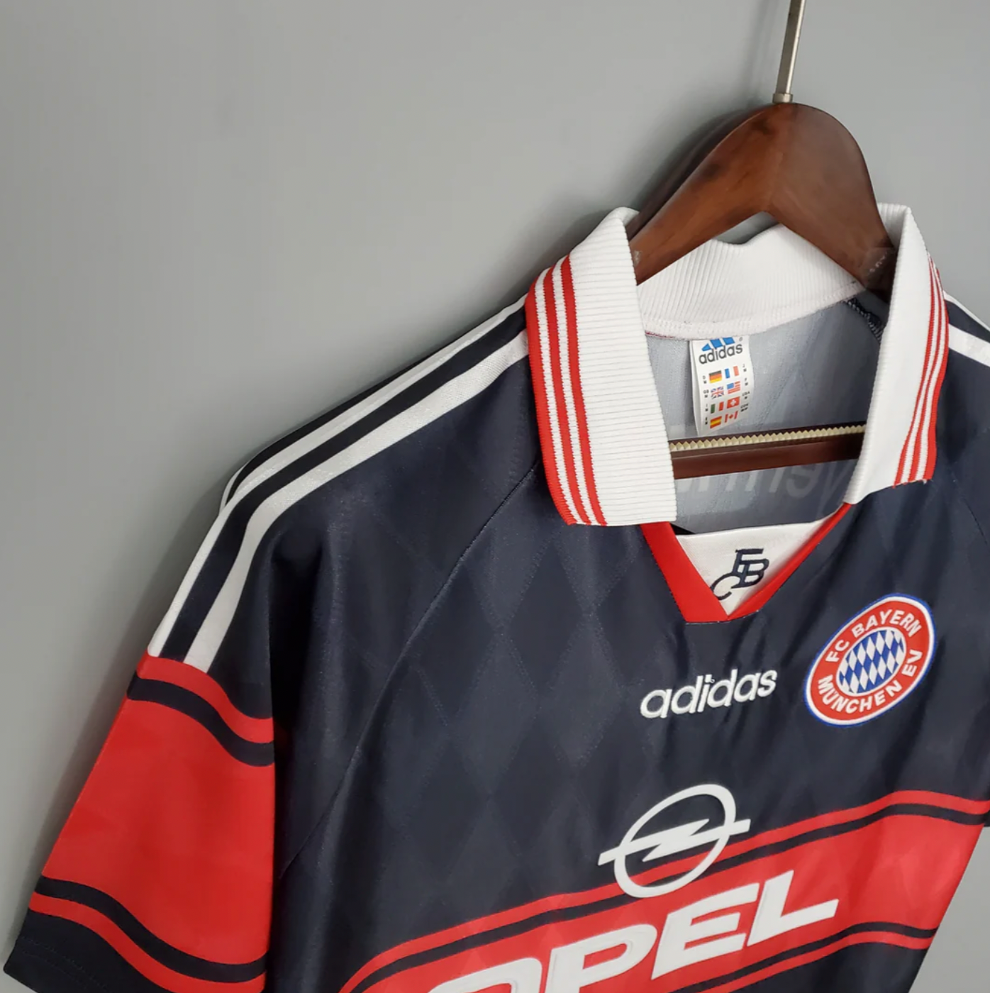 Bayern Munich 1998-1999 retro jersey