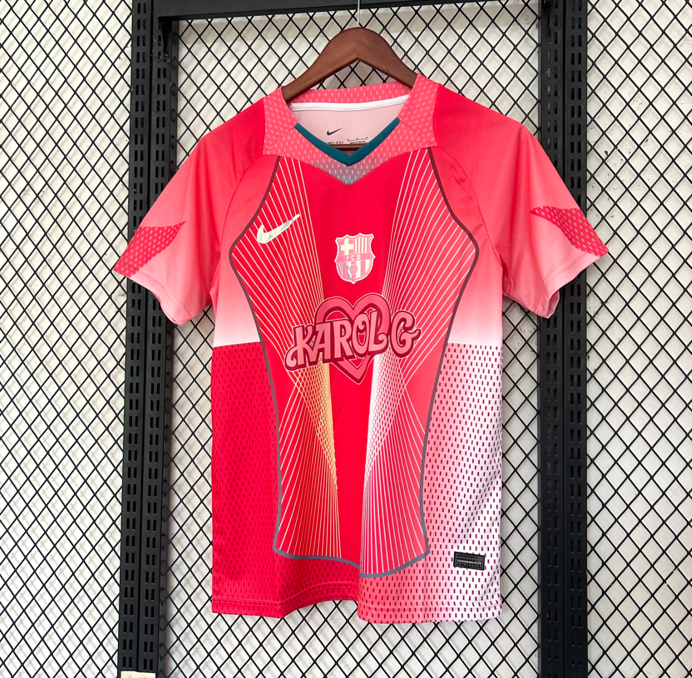Camiseta FC Barcelona Karol G Rosa Edición Especial