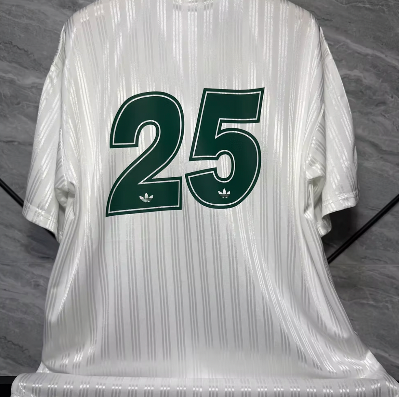 Camisola Oasis x Adidas Verde e Branca