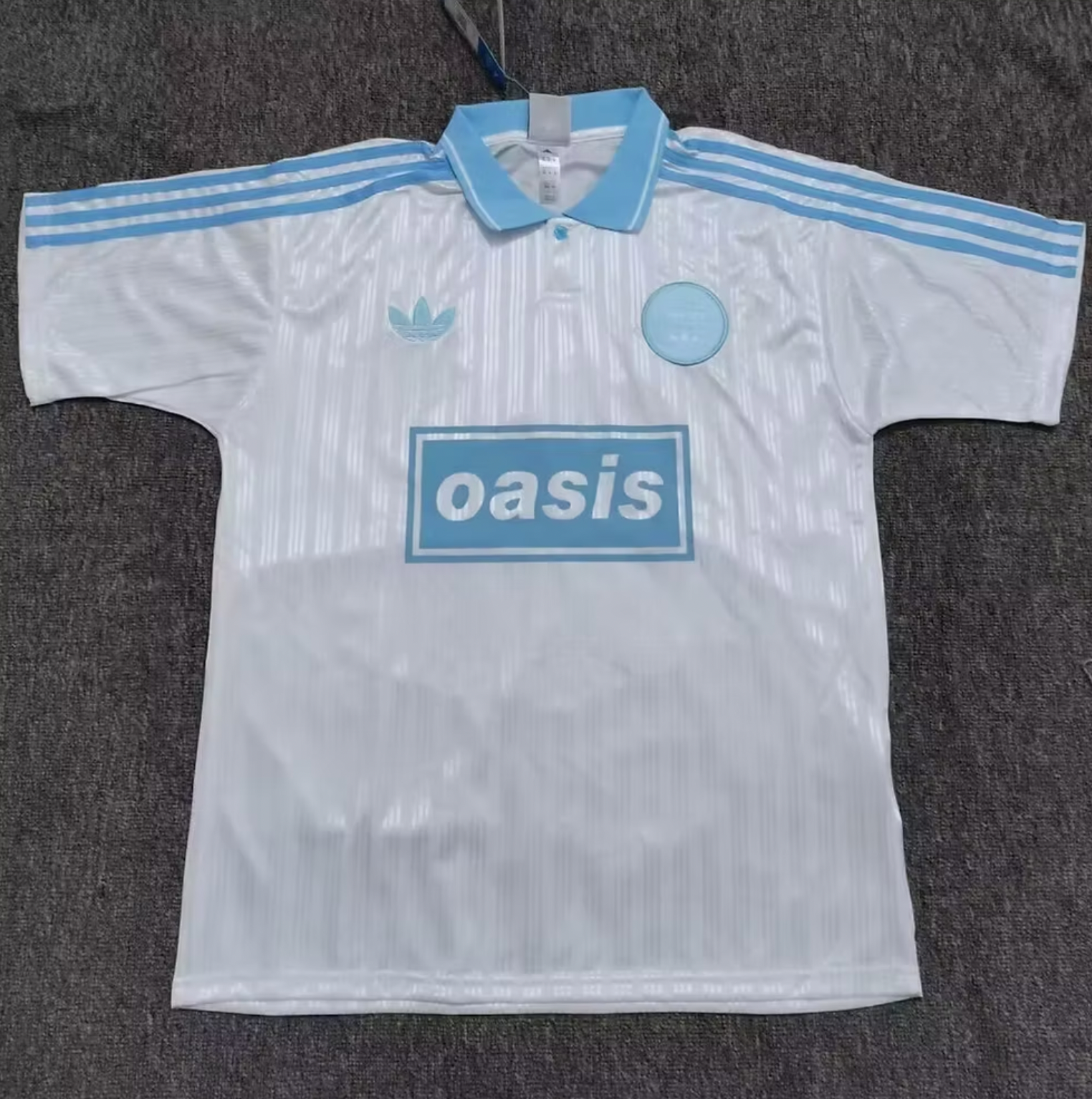 Camisola Oasis x Adidas Branca e Azul Claro