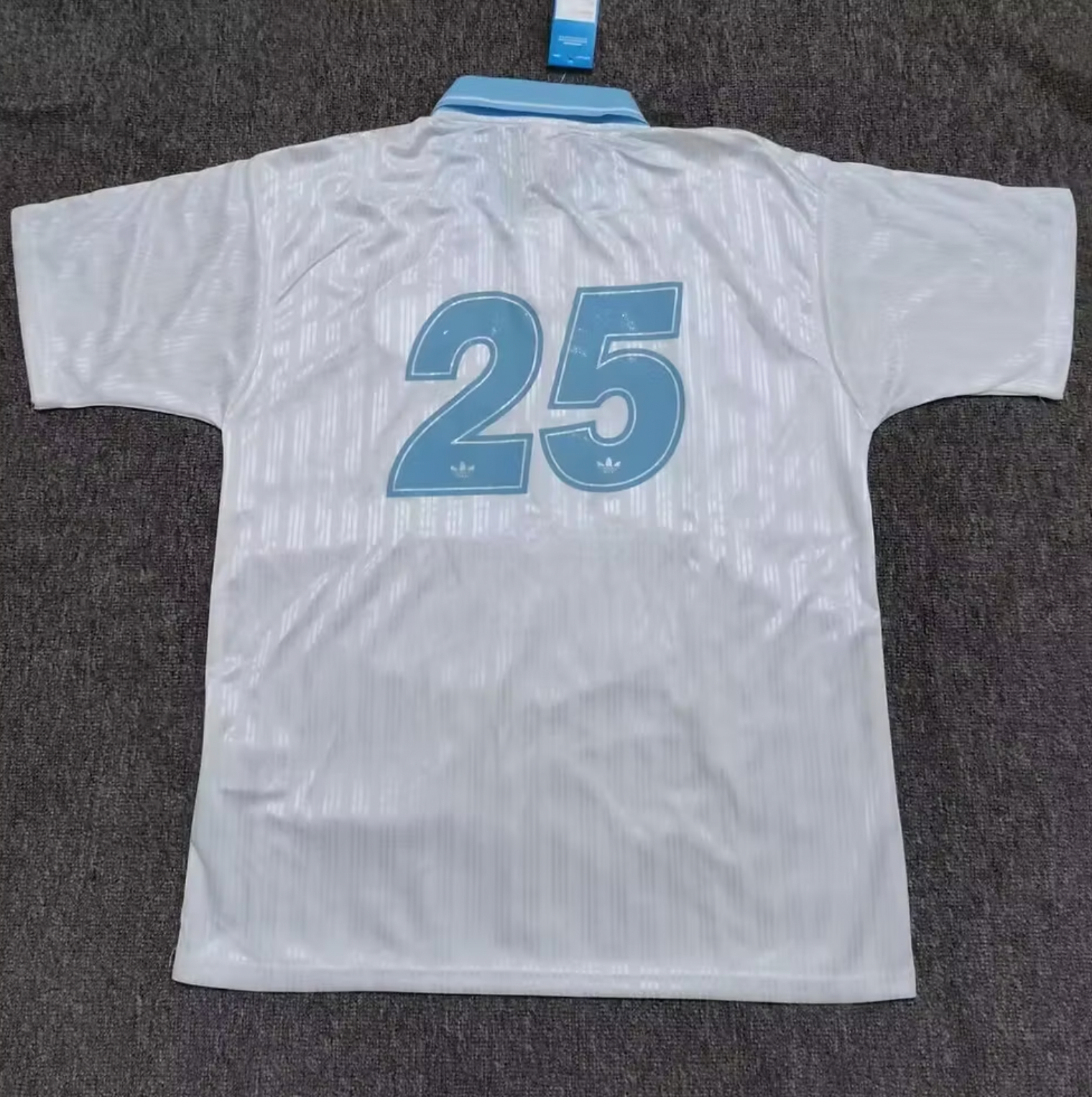 Camisola Oasis x Adidas Branca e Azul Claro
