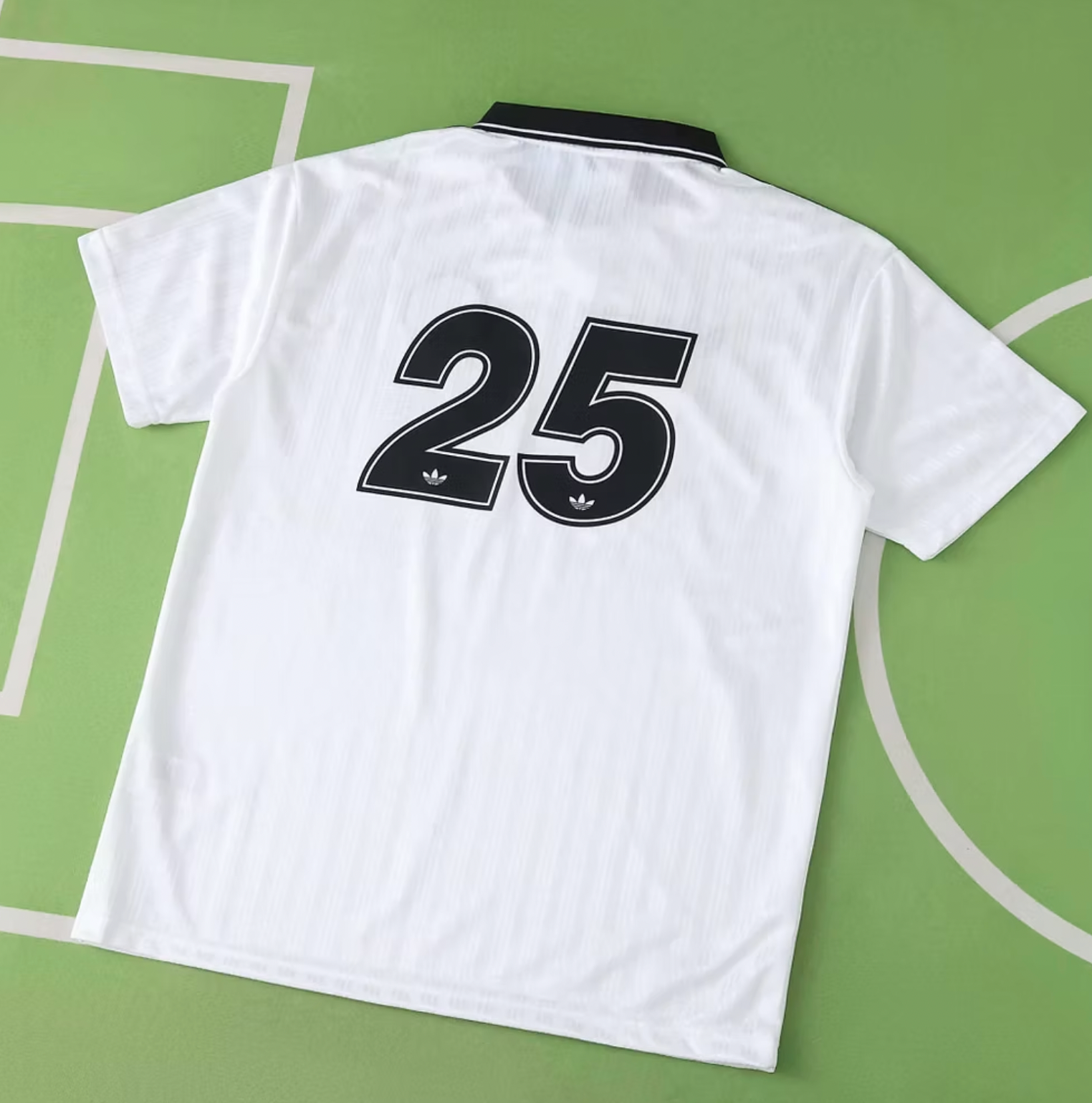 Camiseta Oasis x Adidas Blanca y negra