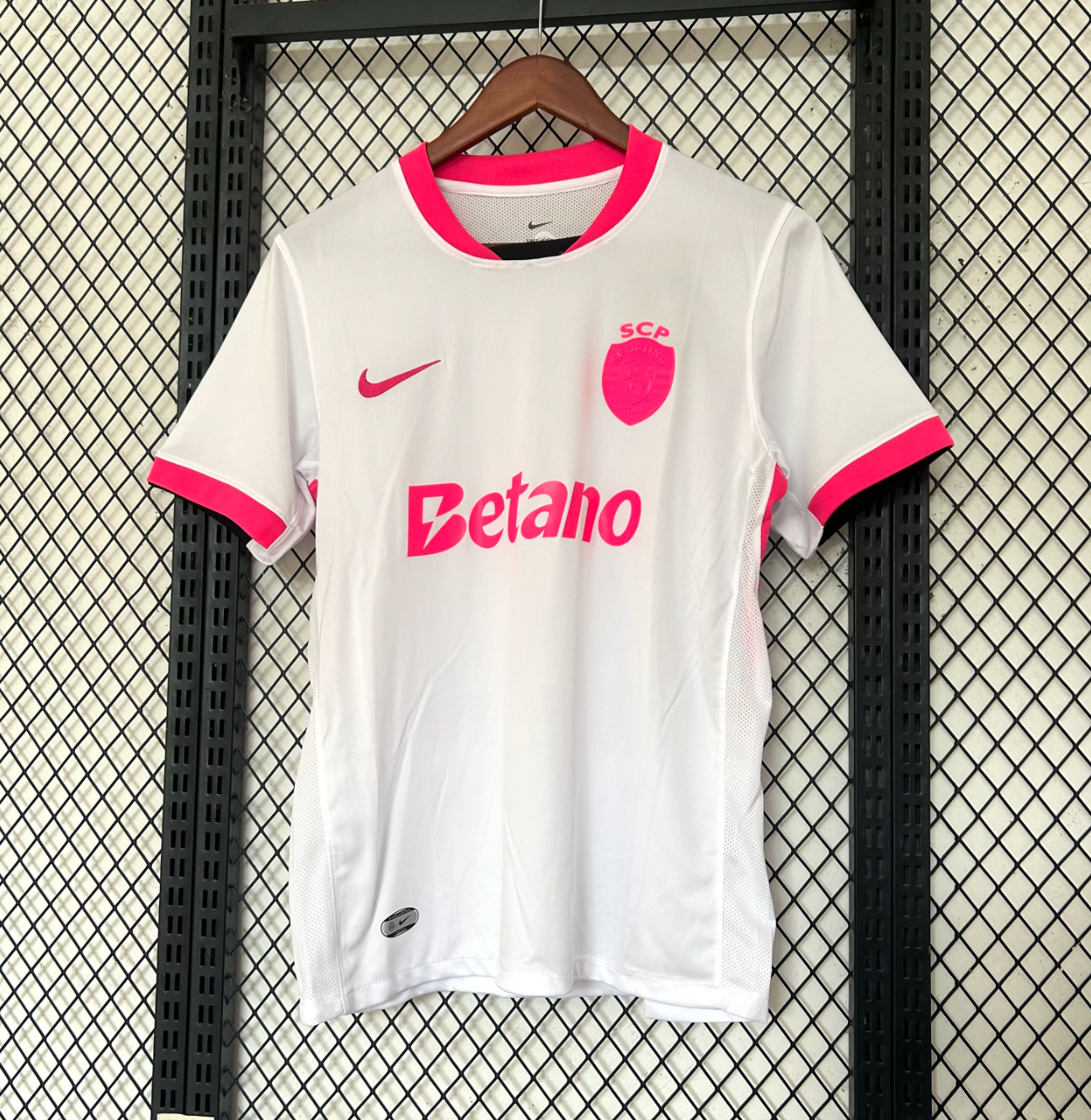 Maglia Sporting Lisbona Bianca e Rosa 2026