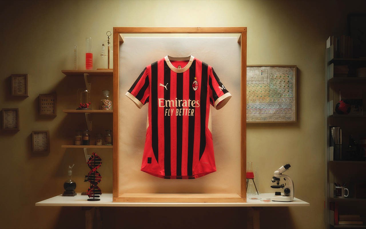 Camisola versão jogador AC Milan principal 2024/25