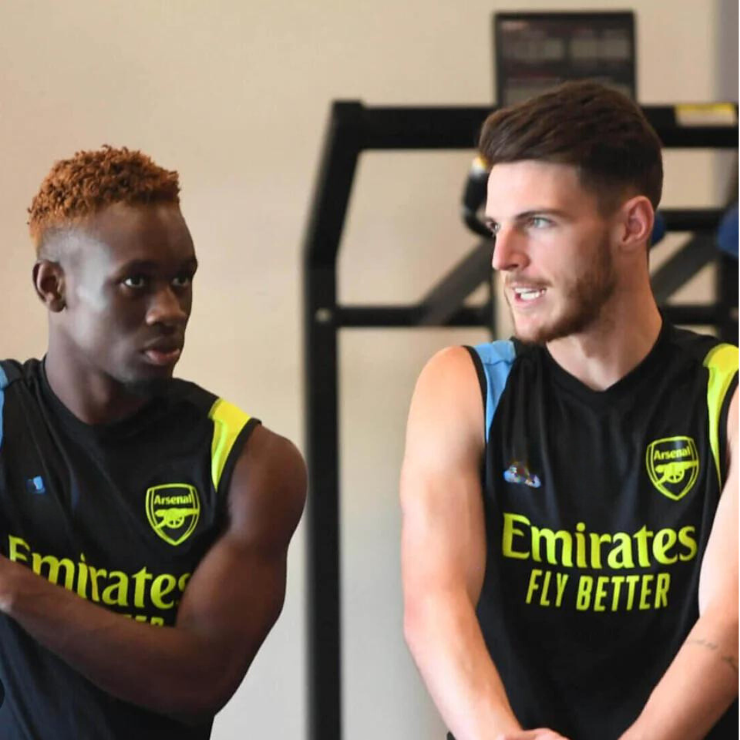 Allenamento pre-partita Arsenal Set estivo nero senza maniche 2023/2024