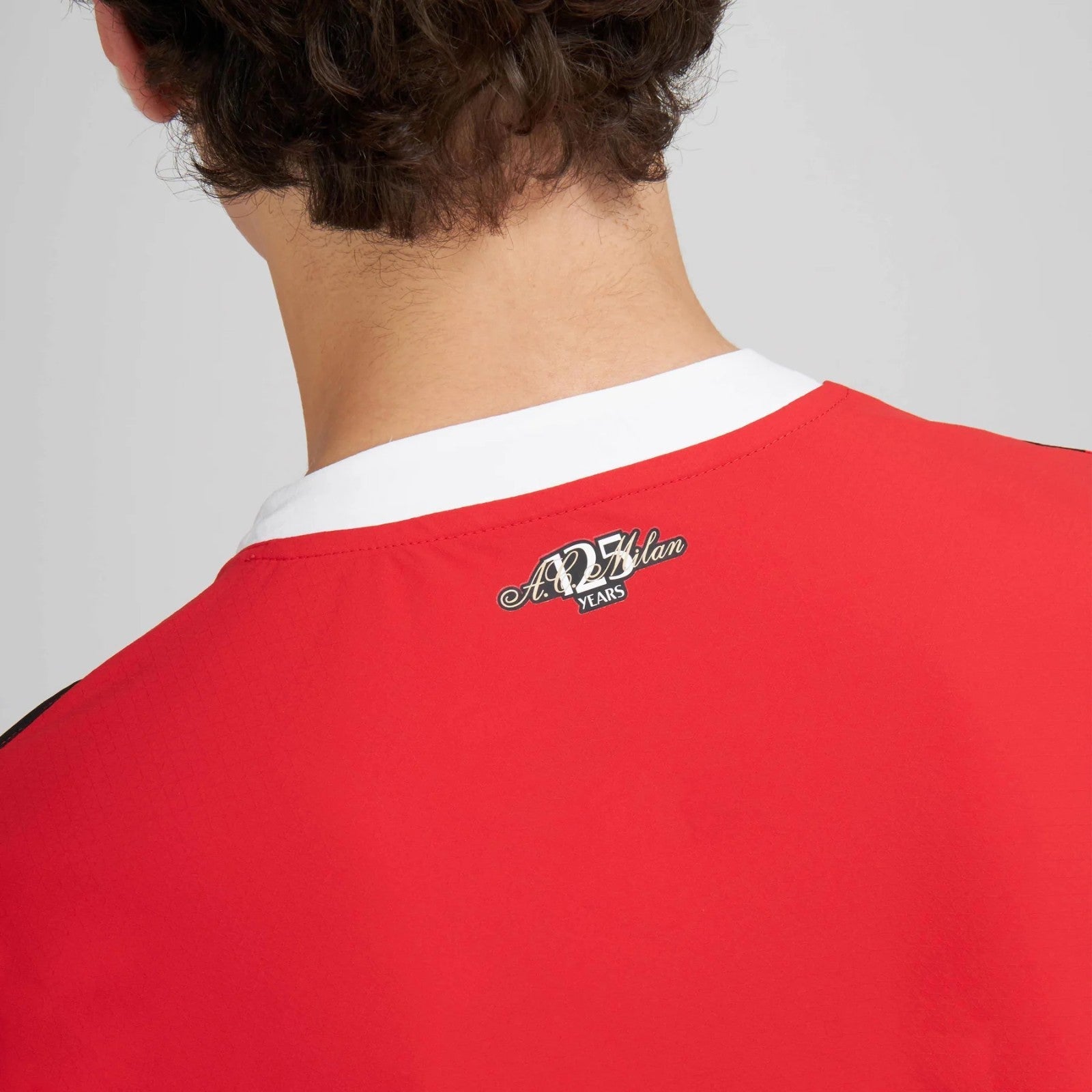 Camisola versão jogador AC Milan principal 2024/25