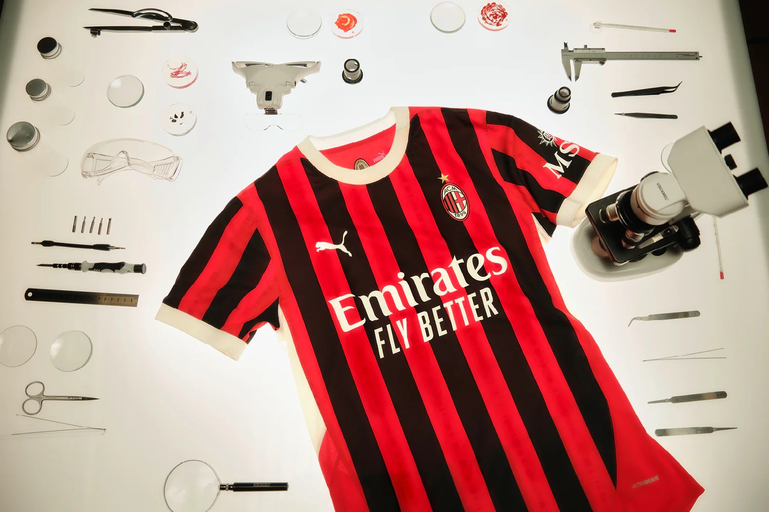 Camisola versão jogador AC Milan principal 2024/25