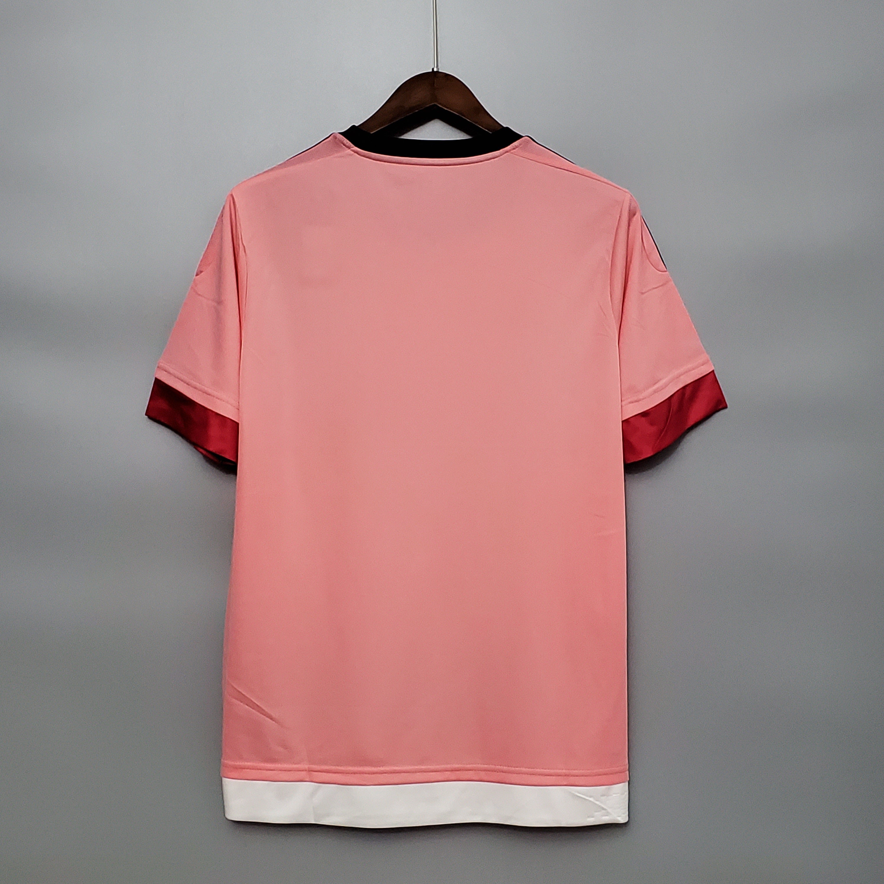 Juventus 2015-2016 equipamento retro de visitante rosa