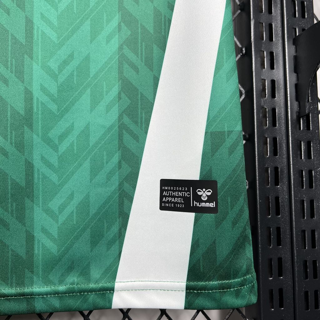 Werder Bremen 24-25 Thuistenue